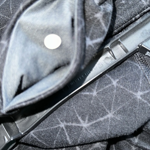 Lululemon Constellation Print Crop Leggings Size 6 ,  21" inseam - Picture 5 of 5